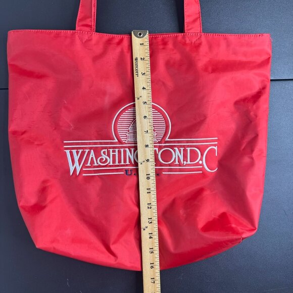 Vintage "Washington D.C." Red Nylon Tote Bag, Full Zip Closure, Americana Kitsch - Picture 11 of 12